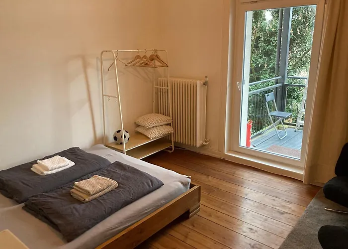 Zentrales Mit Eigenem Balkon Homestay